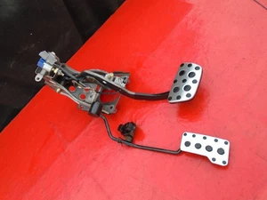 01 02 03 04 05 LEXUS IS300 GAS ACCELERATOR & BRAKE PEDAL SET ASSEMBLY AUTOMATIC - Picture 1 of 5