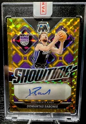 2023-24 Panini Mosaic Domantas Sabonis Showtime Auto Gold! /10 Kings - Image 1 of 3