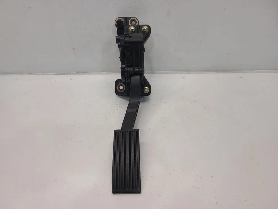 2007 Nissan Xterra (4.0L / AT) Accelerator Pedal - DBW / Drive By Wire - Изображение 1 из 4