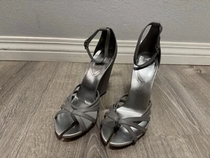Burberry Cloud Grey Split-toe Leather Hove Thong Sandals Size 38 (US 8) - Picture 1 of 11