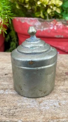 Antigua caja de tuercas de betel tallada a mano de latón caja de tabaco caja antigua de tika Foto 1 de 4