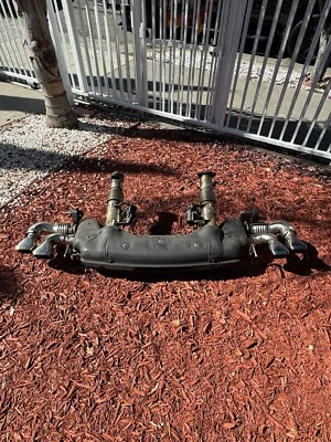 Chevrolet Corvette 2020-2024 sistema de escape de fábrica OEM Foto 1 de 4