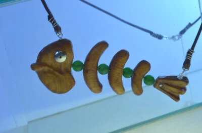 Collana lisca di pesce_ Giada, argento e legno di cedro - Immagine 1 di 4