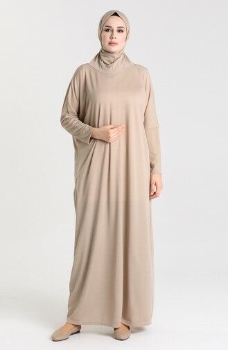 Mujer Musulmana Que Usa Ropa Moderna Elegante Hijab Aislado Sobre:  fotografía de stock © .shock #641358582