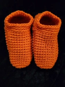 Crochet Slippers Orange Color Women's Size 6- 7-8 - Picture 1 of 2