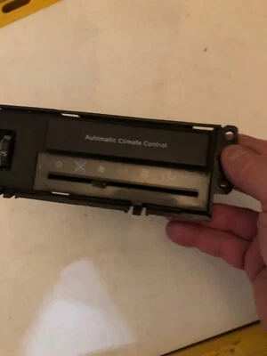 Volvo 760 Climate Control Unit - image 1 of 2