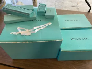 LOTE DE CAJAS TIFFANY USADAS DE LIQUIDACIÓN DE JOYERÍA = 8 - Imagen 1 de 6