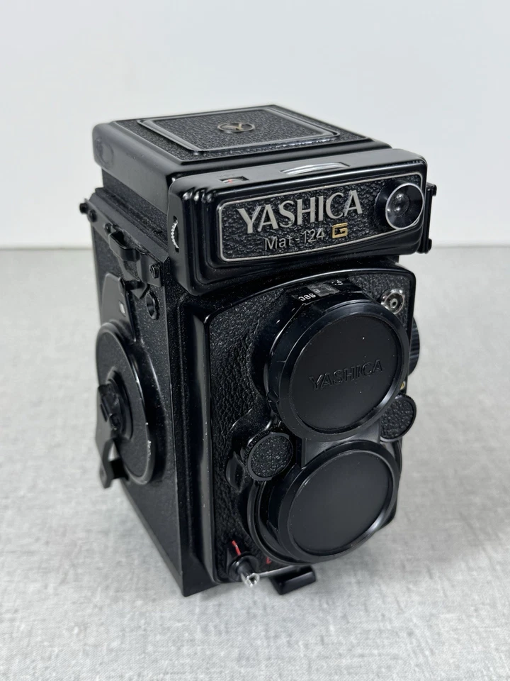 Cámara fotográfica de formato medio Yashica Mat negra 124G TLR Foto 1 de 4