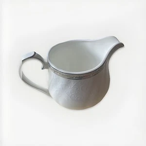 Wedgwood Queen's Lace Creamer Platinum Trim English Bone China New - Picture 1 of 8