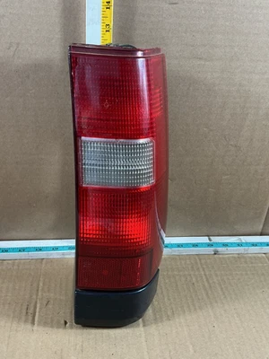 Luz trasera inferior lateral del pasajero derecho Volvo V70 1998-2000 3512866 OEM Foto 1 de 4