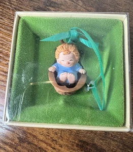 1979 Hallmark Ornament Tree Trimmers Angel Delight Baby Angel Walnut Shell - Picture 1 of 7