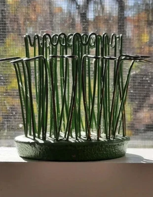 Beautiful Vintage Green Pin-style Flower Frog - Image 1 of 4