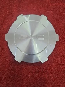 2004- 2007 GMC Sierra Yukon Denali 9594521 Wheel Center Hub Cap 17" OEM USED - Picture 1 of 2
