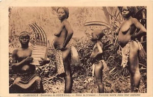 Cameroon - ETHNIC NUDE - In the bush, black family in their costume - Publ. Marc - Picture 1 of 2