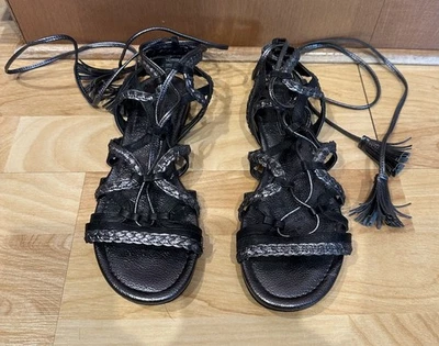 Sandalias planas para mujer BCBG Generation negras metálicas con cordones talla 7 Foto 1 de 4