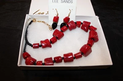 Collar Lee Sands Artesanal Coral Rojo y Cuentas de Ónix Negro 17"-19" Foto 1 de 4