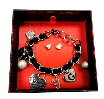 JUEGO GUESS TONO PLATA, PAVÉ, CINTA NEGRA CORAZÓN ENCANTO PULSERA + ARETES "G" Foto 1 de 3