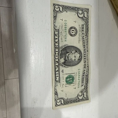 1988 5$Note Error Bill Large Edging Rare INK BLEED THRU! Note unique serial #!!  - Image 1 of 3