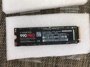 Samsung 990 PRO 4TB PCIe 4.0 NVMe Internal SSD M.2 (MZ-V9P4T0) - Photo 1/3