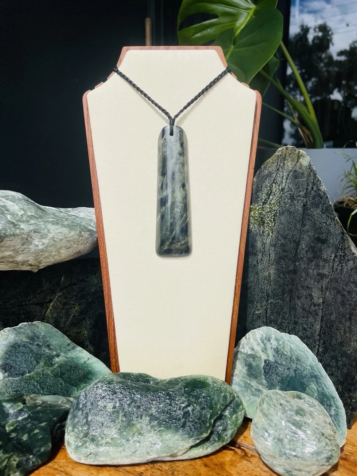 Colgante de jade Toki, Nueva Zelanda, Pounamu, jade de montaña Foto 1 de 1