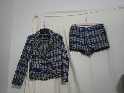 Conjunto rosa sin fin corto/blazer talla mediana (CCBB) Foto 1 de 4