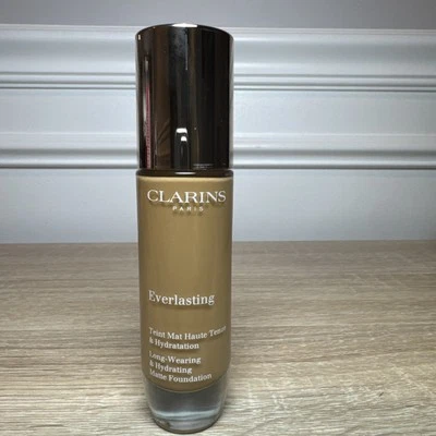 Clarins Everlasting Full Coverage Long Wearing & Hydrating Matte 114.3W 30ml - Image 1 of 4