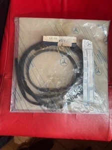Mercedes Benz Rubber Profile W111 Seal A1116735521 Genuine Mercedes Benz Rubberr - Picture 1 of 3