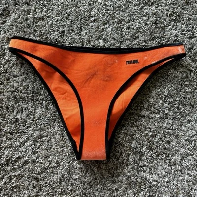 Traje de baño Triangl naranja neón negro neopreno parte inferior de bikini para mujer talla mediana Foto 1 de 4