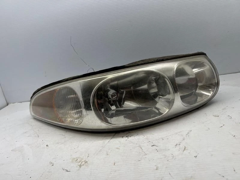 Conjunto de faros Buick Lesabre 2001 lado derecho del pasajero Foto 1 de 1