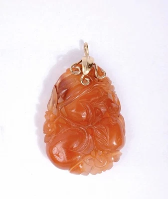 Colgante de melocotón tallado cornalina ágata roja china de 1940 para collar Foto 1 de 4