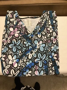 Medcouture Women’s Uniform Scrub Top Size 3X Flowers - Picture 1 of 2