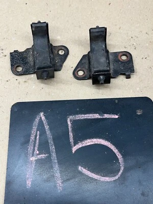1964 1965 66 67 Chevelle Lemans GTO soporte radiador inferior montaje soportes usado OEM Foto 1 de 4