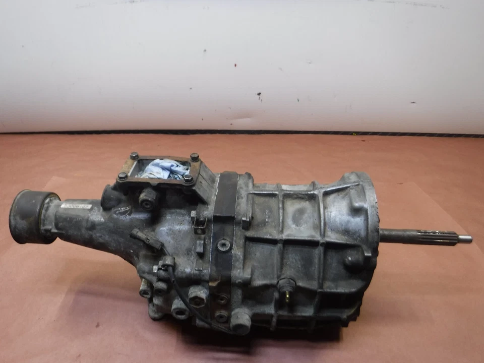 Jeep Cherokee XJ Comanche MJ 84-92 4 cilindros AX4 transmisión manual 2x2 OEM Foto 1 de 4