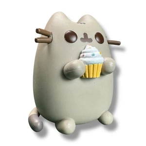 Funko Pop! Exclusivo de Target Con PUSHEEN THE CAT con CUPCAKE #28 Target Exclusive - Imagen 1 de 3
