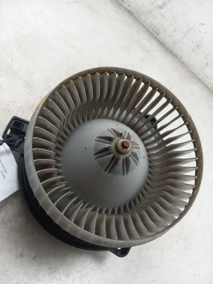 99-03 LEXUS RX300 3.0L AWD AT AC BLOWER MOTOR  - Image 1 of 4