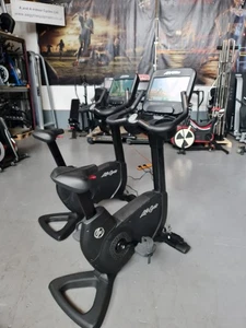 Life Fitness 95CElevation Series Discover Black SE Conso Upright Exercise Bike - Picture 1 of 17
