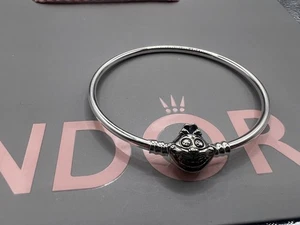 Disney Pandora Moments Alice in Wonderland Cheshire Cat Clasp Bangle Size 19cm - Picture 1 of 3