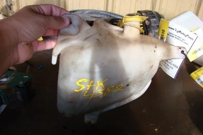 Coolant Reservoir With Coolant Level Sensor Fits 00-04 GRAND CHEROKEE 128959 - Image 1 of 3