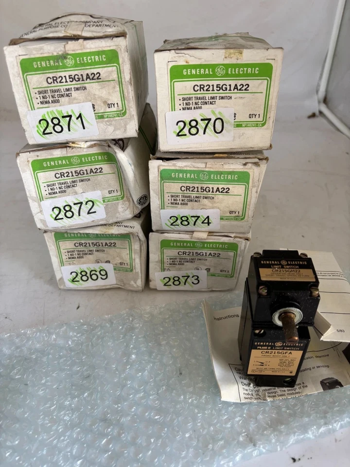 Interruptor de límite de viaje corto GE CR215G1A22 1NO-1NC contacto NEMA A600, paquete de 1 Foto 1 de 4