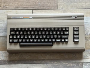 Recapped NTSC Commodore 64 - Restored, Tested, Guaranteed Retro Gold - Afbeelding 1 van 10