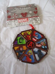 Disney Marvel Avengers 60 Aniversario Disco Cuaderno de Bocetos Adorno de Navidad - Imagen 1 de 5