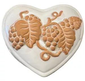 Portagioie vintage a forma di cuore con uva e foglie made in Taiwan 5” x 5” - Foto 1 di 10