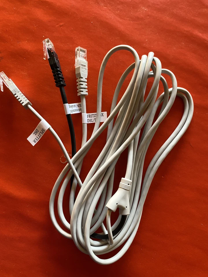 Y- Kabel Zubehör DSL- Router FritzBox splittet Internet und Telefonie - Bild 1 von 1