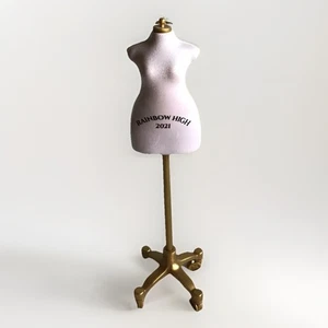 RAINBOW HIGH Jett Dawson ART OF FASHION Puppe KLEIDFORM Schaufensterpuppe DIORAMA - Bild 1 von 3