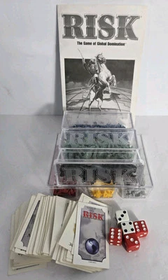 Juego de mesa de riesgo piezas del ejército cajas de almacenamiento y tarjetas de plástico 1998 Foto 1 de 3