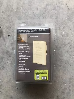 DISPOSITIVOS DE FIAÇÃO COOPER LED STEPLIGHT 120V 60HZ uso interno apenas 7739A-K NOVA AMÊNDOA - Imagem 1 de 4