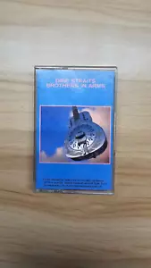 DIRE STRAITS BROTHERS IN ARMS CASSETTE - 1985 - WARNER BROS. RECORDS - Foto 1 di 7