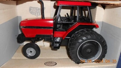 Ertl CASE INTERNATIONAL MAXUM 5120 ROW CROP TRACTOR 1/16 Scale Special EDITION - Image 1 of 4