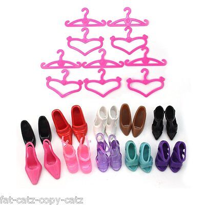 10 Or 24 DOLLS SIZED HANGERS & SHOES BOOTS HEELS COMBOS UK SELLER FREE P&P • 3.68£