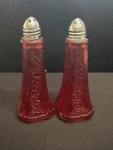 Red Anchor Hocking Open Rose Glass Salt And Pepper Shaker - Picture 1 of 3